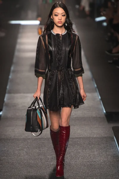 Look 25
